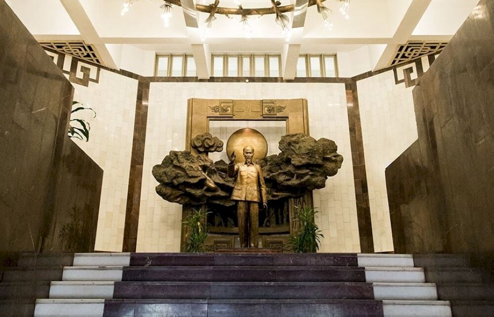 Ho Chi Minh Museum is a must-visit when exploring the Ho Chi Minh Mausoleum (Sources: Internet)